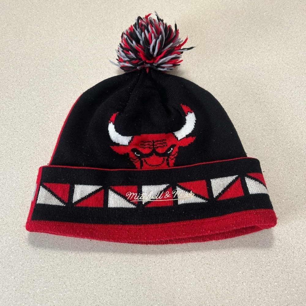 Mitchell & Ness Bulls Black and Red Kids Hat